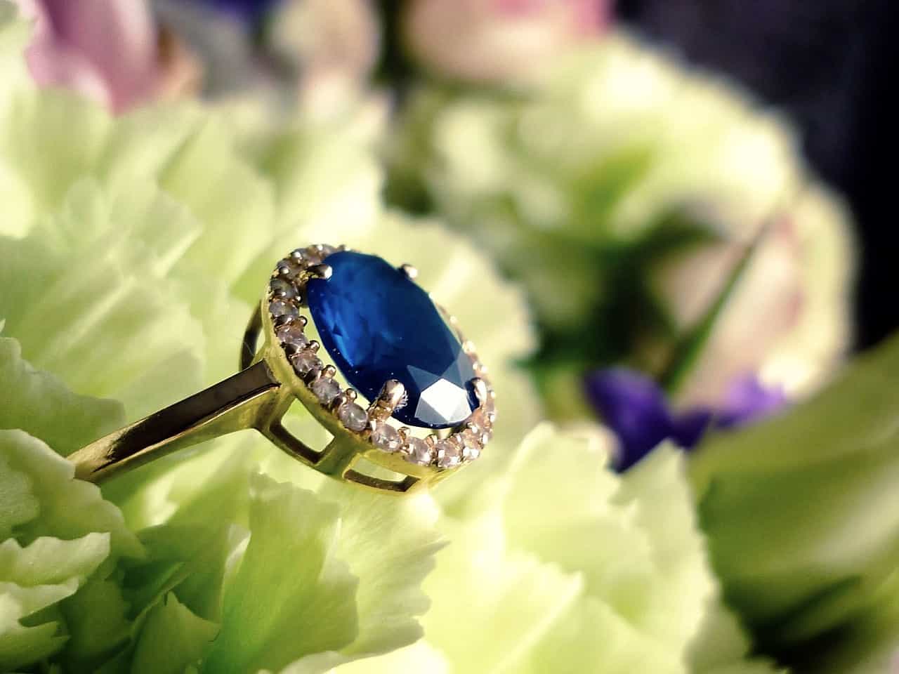 Natural Blue Sapphire Engagement Ring Gold Vintage Halo Diamond Ring | La  More Design