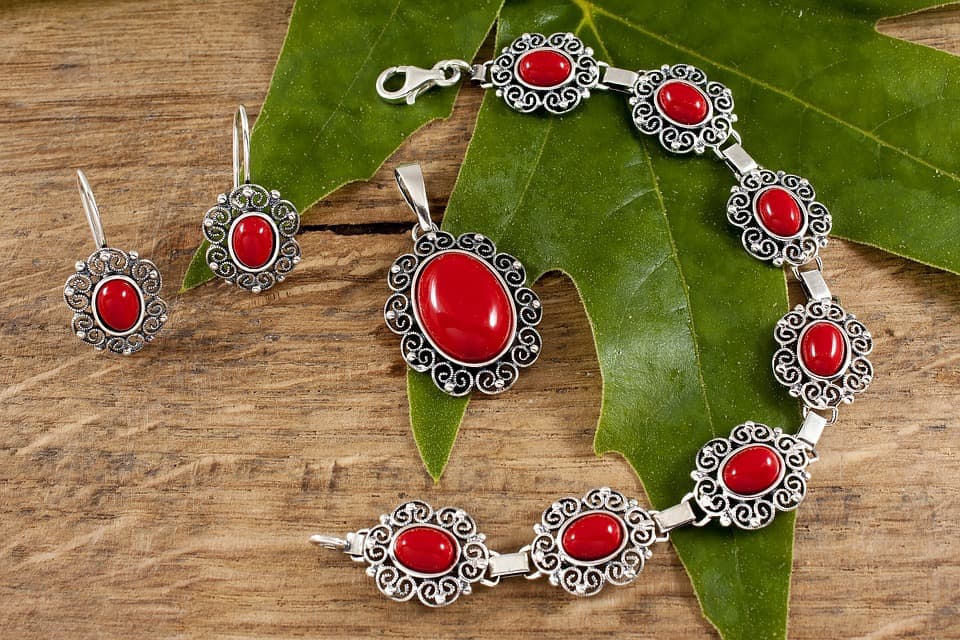 Does coral jewelry make a good gift?