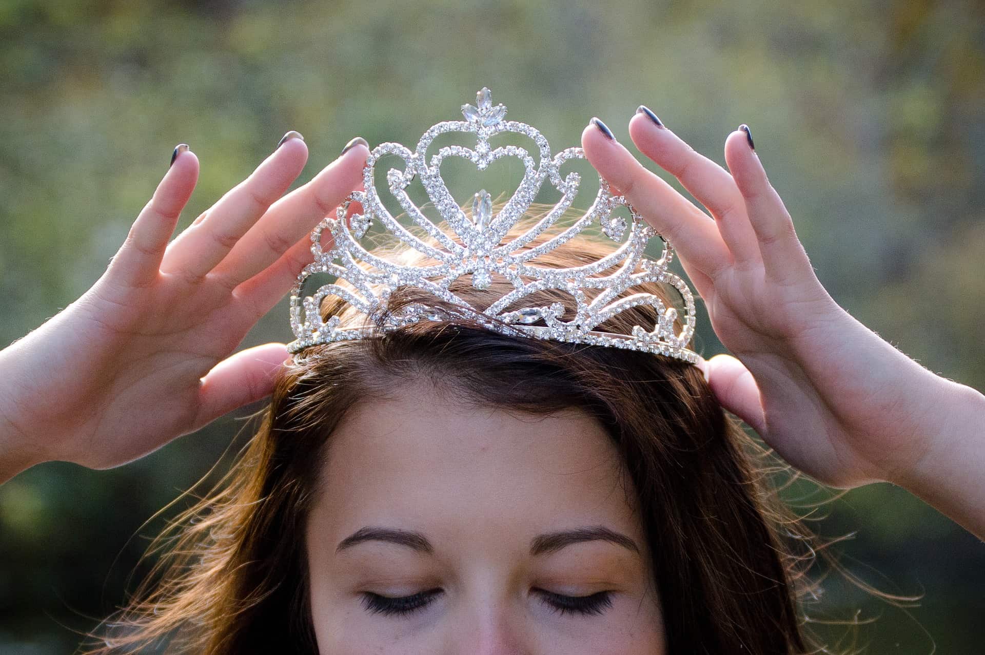 Tiara Vs Diadem Is There A Difference Jewelry Guide