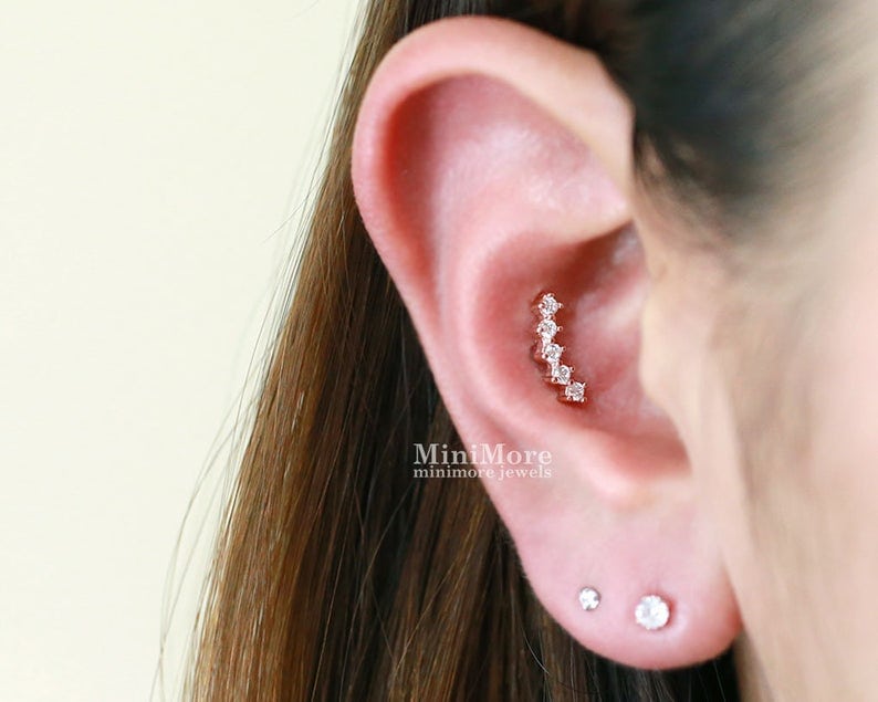 Inner Conch Piercing with Pearl Stud & Gold Jewelry | Ear piercings conch, Conch  piercing, Piercing jewelry